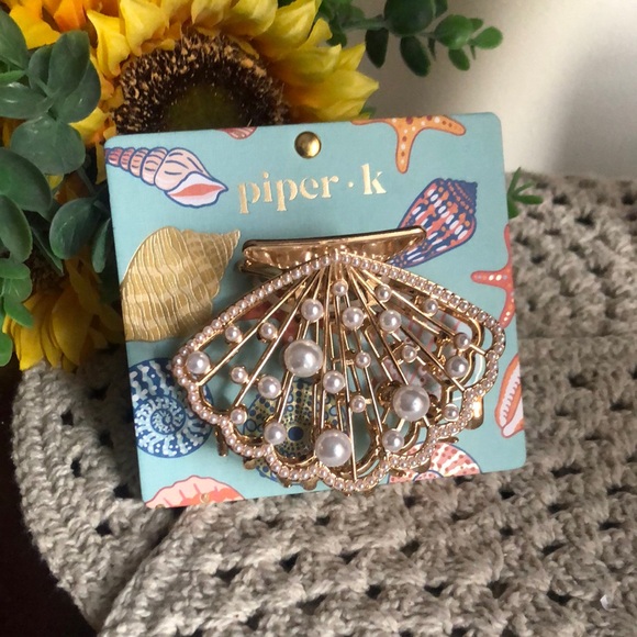 Piper K Gold and Pearl Hair Clip - Picture 1 of 8